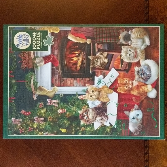 Christmas Kittens 1000 piece jigsaw puzzle by Cobble Hill - Picture 1 of 5